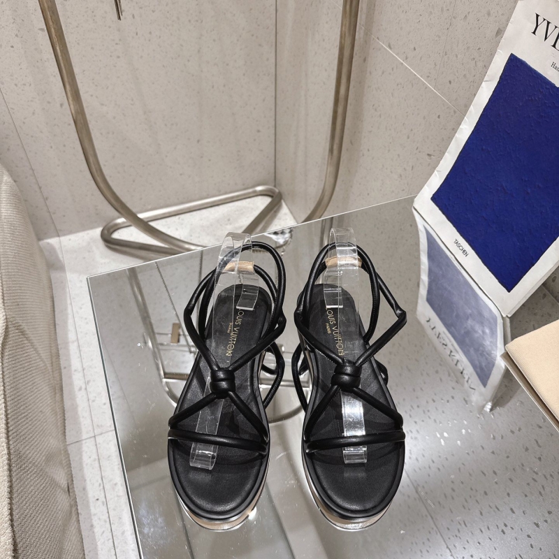 l0vis Vvtt0n sandals